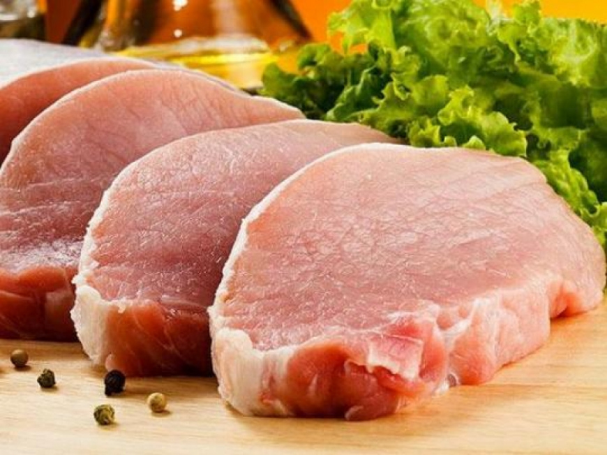Ціни на свинину продовжують знижуватись